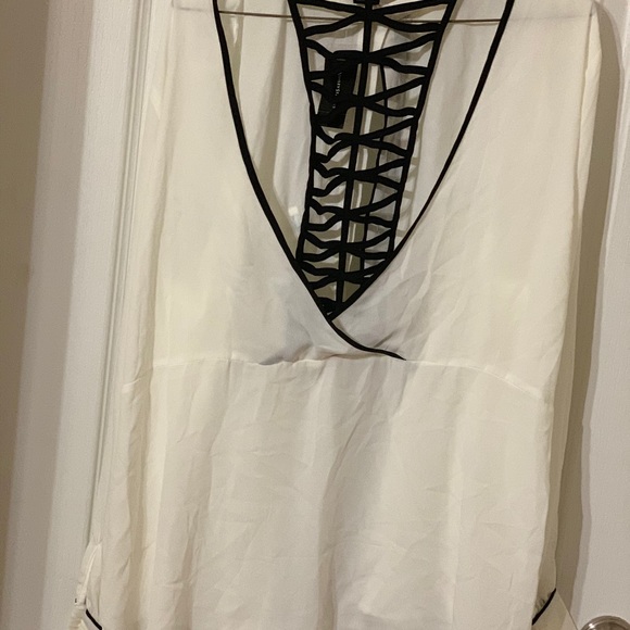 Cut out sheer blouse - Picture 2 of 3